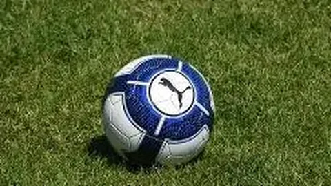 独家揭秘！记者亲历：横滨旧将重逢，汶马探与海港助教激情交换战袍记